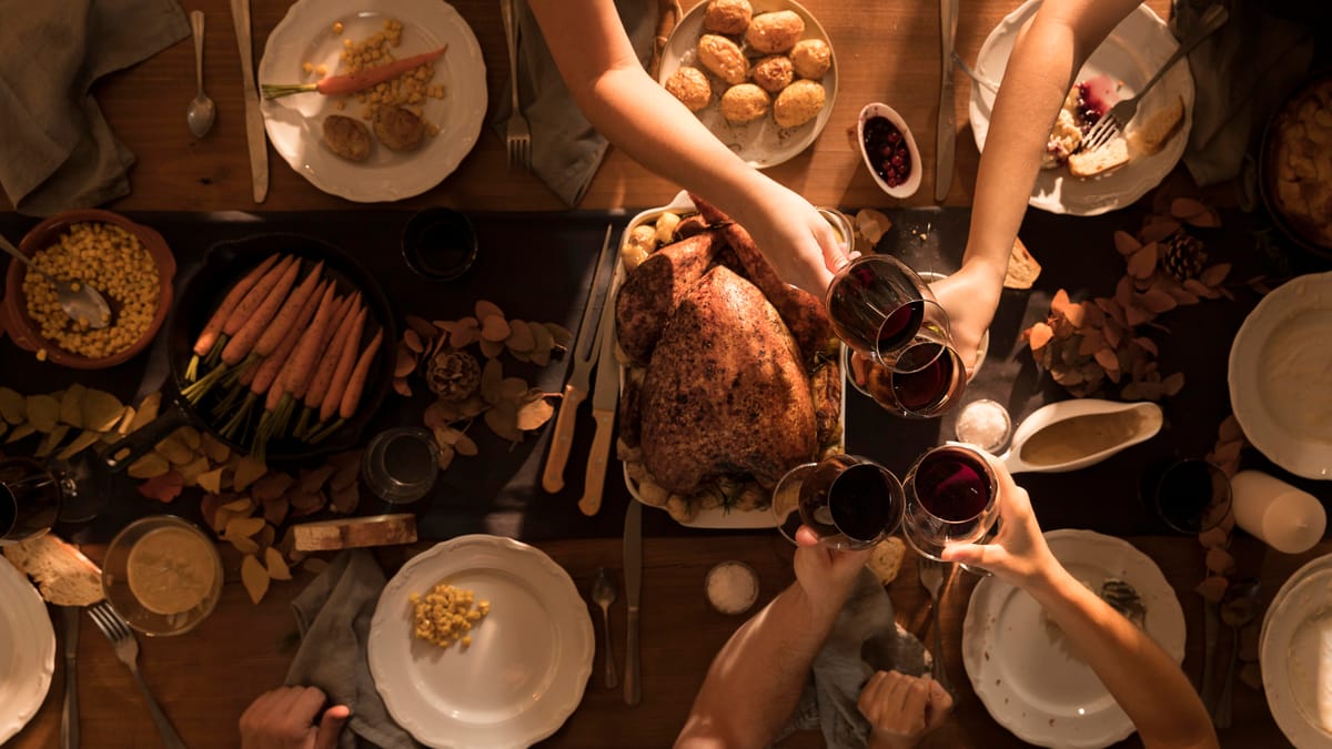 How to Host an Unforgettable Friendsgiving Dinner: A Complete 2025 Guide